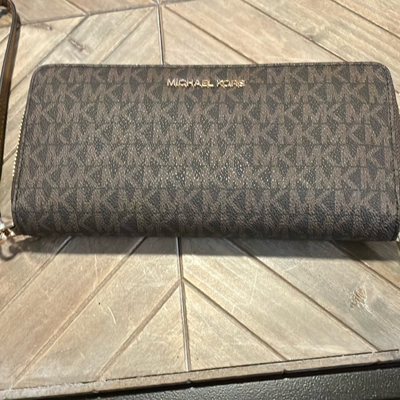 🌸Michael Kors Wallet - Picture 7 of 7